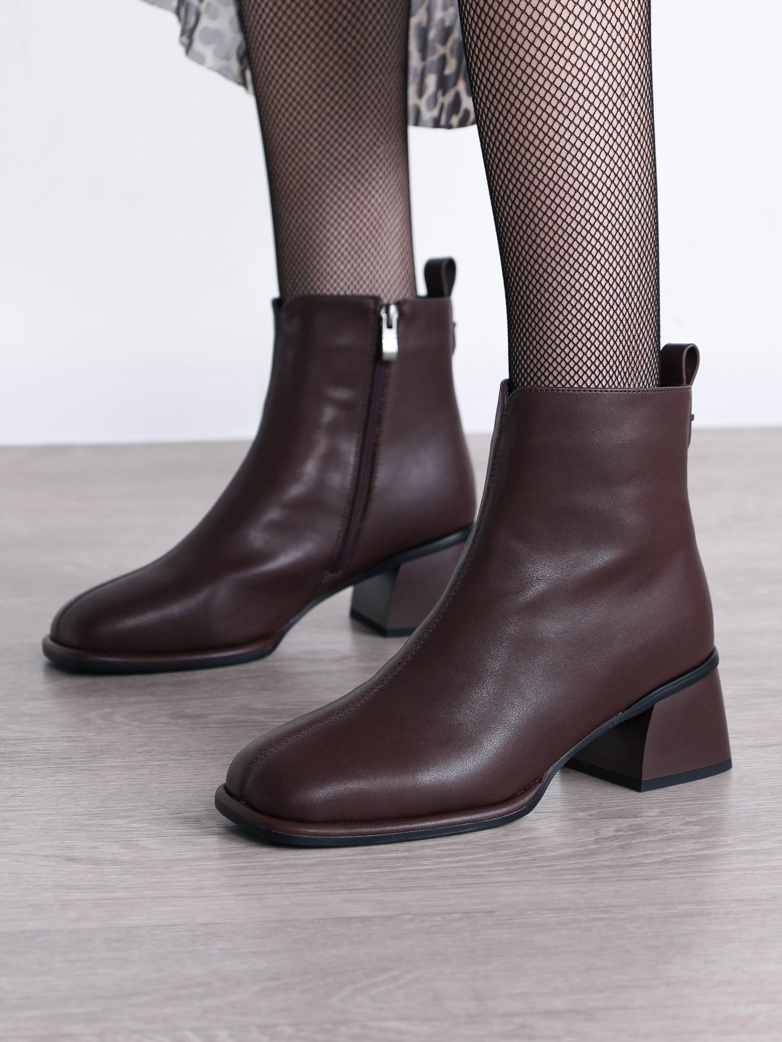 Ботильоны бордового цвета  на среднем каблуке